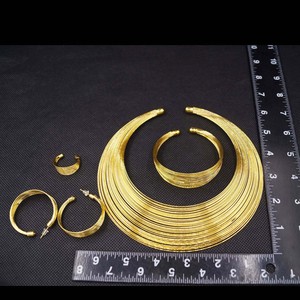 Venta al por mayor traje 18 quilates chapado en <span class=keywords><strong>oro</strong></span> conjunto de joyas última moda nuevos pendientes anillo collar brazalete boda fiesta joyas - Product Image 2