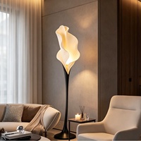 Lampe de sol minimaliste et luxueuse de style nordique à motif floral pour chambre à coucher, design créatif tendance, éclairage d'ambiance LED pour canapé
