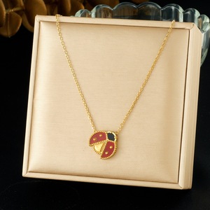 Joli ensemble de bijoux en acier inoxydable plaqué or avec pendentif, collier, bracelet et boucles d'oreilles en émail, motif coccinelle de dessin animé - Product Image 2