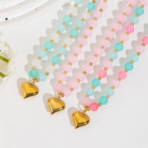 Collana di perle di pietra naturale con ciondolo a cuore in acciaio inossidabile fatta a mano arcobaleno - Product Image 2