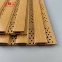 Panneau mural cannelé WPC moderne pour la vente en gros, panneau décoratif perforé WA PVC, grain de bois, pour appartement et hôtel, étanche, ignifuge, écologique