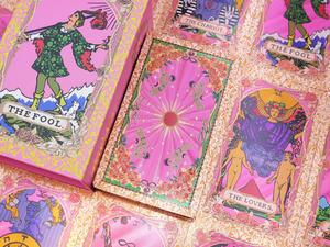 Jeu de cartes de tarot personnalisé en PVC holographique rose, étanche, pour des soirées à thème, des jeux éducatifs et amusants, des fêtes de pyjama, des rassemblements d'adolescents, des moments joyeux - Product Image 2