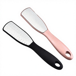 1 pièce Râpe à pieds professionnelle double face en acier inoxydable pour pédicure, éliminateur de callosités et peaux mortes, utilisable sur talons secs ou humides - Product Image 4