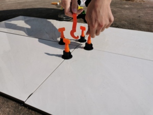 Système de nivellement de carreaux en forme de T réutilisable Sunsbuild Professional, aiguilles de verrouillage en T, acier inoxydable, installation de carreaux en céramique et en porcelaine - Product Image 5