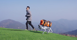 Robot Cuadrúpedo Ligero de 18 kg, Batería de +4 Horas, Sistema de Seguimiento Inteligente ISS 3.0 para Senderismo y Compañía, Robot Perro Unitree AS2 - Product Image 5