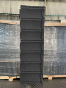 DX51D Feuille de <span class=keywords><strong>toiture</strong></span> résistante à la chaleur Durabilité principale Conception moderne Tuiles en métal revêtues de pierre pour les bâtiments - Product Image 5