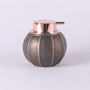 Le style rétro accepte le <span class=keywords><strong>distributeur</strong></span> de <span class=keywords><strong>savon</strong></span> en céramique de boule ronde de couleur noire d'or personnalisée - Product Image 1