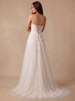 Gaun Pengantin untuk Pengantin Wanita Model Ball Gown dengan Aplikasi Renda dan Ekor, Gaun Pengantin Custom Satin Warna Ivory untuk Upacara di Gereja