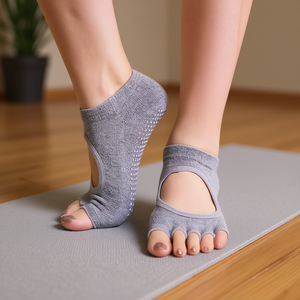 Calcetines de yoga con punta abierta, paquete de 3 pares, antideslizantes, de 5 dedos, de punto fino, de color sólido, para adultos, para hacer ejercicio en verano - Product Image 2