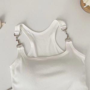Débardeur rembourré rouge pour le sport et le yoga, idéal pour les sorties décontractées printemps-été-automne, au design doux et épicé - Product Image 4