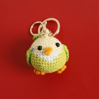 Pendentif d'hiver fait main en forme d'oiseau de dessin animé, poussin au crochet, décoration écologique de haute qualité