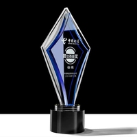 Trophées en verre cristal personnalisés avec logo, technique de sablage, base transparente/noire pour la célébration annuelle de l'entreprise