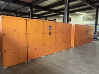 Armoire de rangement électronique intelligente moderne pour l'extérieur, en acier et métal, pour le stockage de colis dans les centres commerciaux et les gymnases