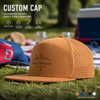 Casquette Snapback 5 Panneaux Unisexe Personnalisée en Usine, Résistante à l'Eau, à Bord Plat, avec Trous Découpés au Laser et Cordon