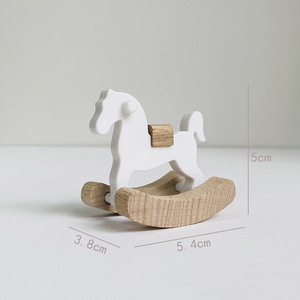 <span class=keywords><strong>Cheval</strong></span> à bascule éducatif en bois pour enfants Mini dessin animé <span class=keywords><strong>cheval</strong></span> blanc <span class=keywords><strong>jeu</strong></span> de rô<span class=keywords><strong>le</strong></span> Miniature sculpté <span class=keywords><strong>cheval</strong></span> artisanat Mini ameublement de maison - Product Image 2