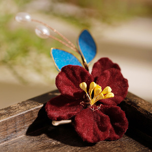 Pinzas para el cabello de terciopelo y flores de terciopelo hechas a mano en estilo chino tradicional, una alternativa perfecta a lo tradicional chino. - Product Image 3