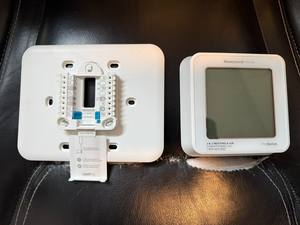 T6 <span class=keywords><strong>Pro</strong></span> Smart Programmierbarer Thermostat TH6320WF2003 PLC - Product Image 1