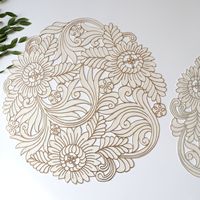 Set de table en PVC de luxe avec bordure dorée, résistant à la chaleur, design ajouré pour hôtels, fêtes et événements festifs