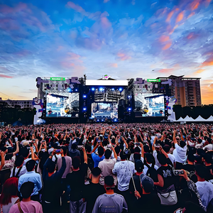 Écran LED vibrant à louer, installation rapide, indice de protection IP54, garantie de 5 ans, gestion de contenu à distance pour les lieux de réception de mariage, les fêtes - Product Image 5