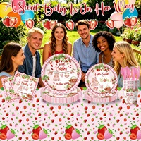 Lot de vaisselle jetable sur le thème de la fraise pour baptême : assiettes en carton, gobelets, nappe et bannière pour la décoration de fête de bébé fille
