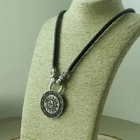 Collier talisman rétro viking avec pendentif runique et amulette des phases de lune anciennes