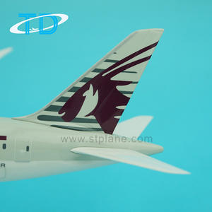 Modèle <span class=keywords><strong>d</strong></span>'<span class=keywords><strong>avion</strong></span> <span class=keywords><strong>d</strong></span>'<span class=keywords><strong>occasion</strong></span> QATAR B787-8 1:200 28cm <span class=keywords><strong>à</strong></span> <span class=keywords><strong>vendre</strong></span> - Product Image 6