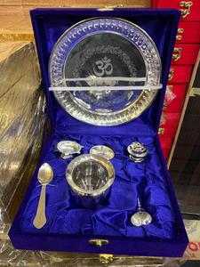Ensemble de 8 plateaux de prière en laiton pour Pooja avec boîte en velours, décor religieux gravé au laser pour la maison et le Mandir - Product Image 1