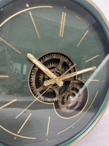 <span class=keywords><strong>Horloge</strong></span> murale ronde moderne de 39 cm, accent simple <span class=keywords><strong>en</strong></span> verre, métal et MDF, <span class=keywords><strong>horloge</strong></span> murale pour salon, verte et dorée, <span class=keywords><strong>avec</strong></span> engrenages mobiles - Product Image 4