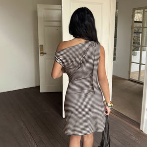 Robe courte à épaules dénudées pour femmes, imprimé à carreaux, style rétro Y2K, robe décontractée tendance pour femmes - Product Image 5