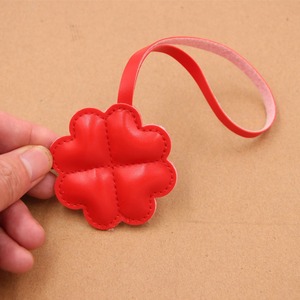 Llavero de Cuero PU con Trébol de Cuatro Hojas, Colgante para Bolsos, Accesorio Decorativo, Regalo para Bolsos y Camisetas, Disponible en Stock - Product Image 5