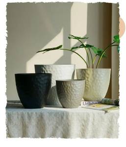 Maceta de Plástico con Acabado Perlado y Textura Martillada, Elegante y Reforzada, para Interiores, Sala de Estar, Balcón u Oficina - Product Image 3