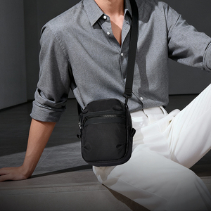 Bolsa Transversal Pequena Antifurto de Luxo para Homens, Estilo Esportivo, com Alça Única - Product Image 2