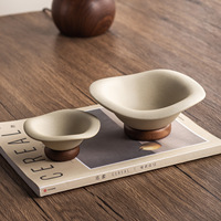 Bol à pied à bord évasé avec base en bois d'acacia 70ml 200ml, plat à noix et snacks en grès, coupe à fruits, décoration de table à thé Japandi