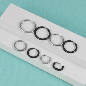 Pendientes de oreja de cartílago de acero inoxidable, joyería de aro pequeño de plata y oro para mujeres y hombres para fiestas, venta al por mayor - Product Image 2