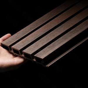 Clôture en panneaux de polyuréthane co-extrudés Great Wall couleur bois de rose vif pour extérieur - Product Image 1