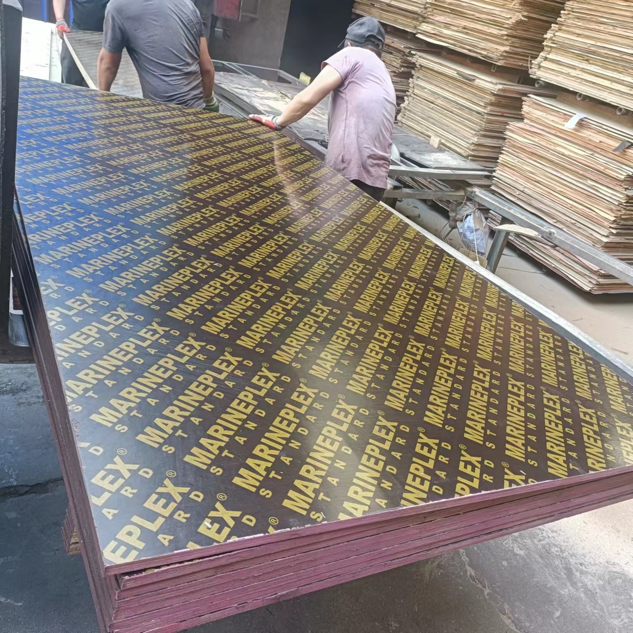 공장 공급 1220mm x 2440mm x 18mm 백색 목제 Formwork 합판 영화는 가구를 위한 합판 18mm 를 직면했습니다