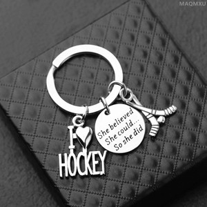 Porte-clés de hockey sur glace « I love Heart » : <span class=keywords><strong>elle</strong></span> croyait qu'<span class=keywords><strong>elle</strong></span> pouvait, alors <span class=keywords><strong>elle</strong></span> l'a fait – Cadeau pour entraîneur de hockey, accessoire pour sac et voiture - Product Image 3