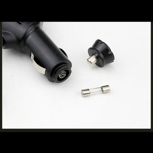 Cargador de Coche con Doble USB y Cable a Encendedor de Cigarrillos, Cargador Tres en Uno con Puerto para Encendedor de Cigarrillos - Product Image 3