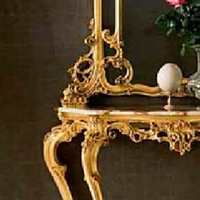 Französischer Konsolentisch im europäischen Stil aus Massivholz mit Handgravur, handgeschnitzter Goldfolienrückseite, dekorativer Wandtisch für den Eingangsbereich