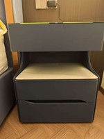 Table de chevet intelligente avec lampe flottante à commande tactile, chargement sans fil, en bois massif moderne, pour chambre et usage scolaire