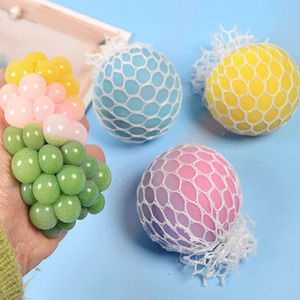 Juguete Antiestrés de Pectina con Forma de Bola de Uva de 6CM para Niños, con Malla Sensorial Resistente a la Presión para Relajación y Diversión - Product Image 3
