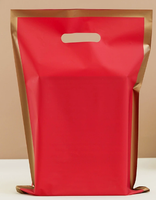 Sac à main sablé à bouche plate à quatre doigts Sac à provisions et à vêtements en plastique avec impression de logo personnalisé pour l'emballage du magasin
