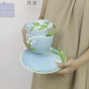 Ensemble tasse et soucoupe à café en céramique, artisanal, motif orchidée en relief, glaçure bleu clair - Product Image 2