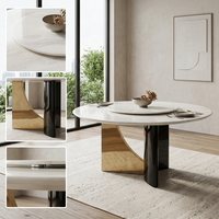 Table à manger ronde en marbre blanc Luca |   Plateau tournant translucide Ice Jade, base en métal doré et noir, motif nuage crème, luxe
