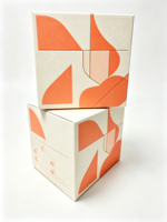 Boîte cadeau rigide carrée à motifs géométriques, boîte en papier d'art orange et blanc personnalisée pour l'emballage de cosmétiques et de cadeaux