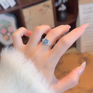 <span class=keywords><strong>Anillo</strong></span> <span class=keywords><strong>de</strong></span> Diamante <span class=keywords><strong>Azul</strong></span> Cultivado en Laboratorio con Corte Esmeralda, Chapado en Oro Blanco <span class=keywords><strong>de</strong></span> 18K, Color Fantasía, <span class=keywords><strong>Anillo</strong></span> <span class=keywords><strong>de</strong></span> Compromiso y Boda para Mujer, Joyería Fina, <span class=keywords><strong>Anillo</strong></span> Nupcial - Product Image 1