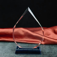 Usine en gros k9 modèles d'iceberg en cristal vierge bouclier logo gravé au laser personnalisé trophée en verre de cristal récompenses pour événement sportif
