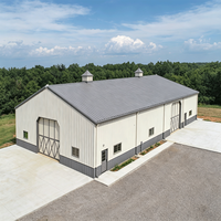 Entrepôt en structure métallique certifié CE EN 1090, design moderne, grande portée, solutions personnalisables pour l'atelier industriel et le stockage