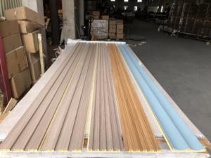 Panel de Pared Interior de WPC con Aspecto de Madera Marrón Natural Relajante para Dormitorio, Sin Tacto 3D, Sin Formaldehído - Product Image 1