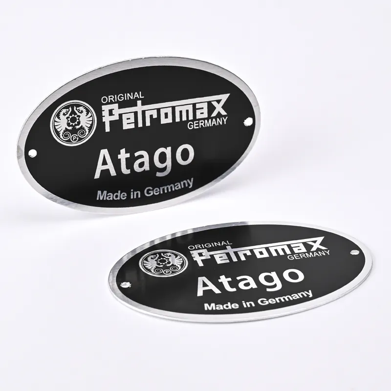 Özelleştirilmiş yüksek parlak kabartmalı alüminyum döküm tipi etiket logosu Metal tabela el sanatları özel metalik tabela etiket